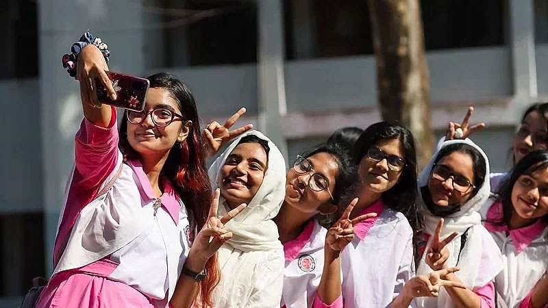 জেনে নিন, বিদ্যালয়ে ভর্তির আবেদন কত লাখ পড়েছে 